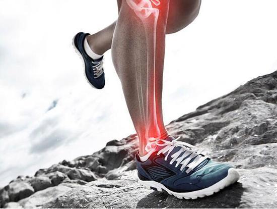 善待小腿:滚泡沫轴防肌肉拉伤，为减压加强臀大肌